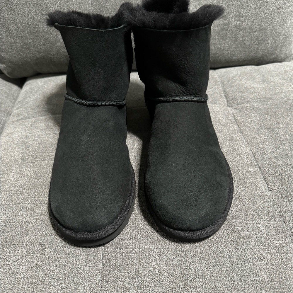 UGG WOMENS NAVEAH SUEDE COLOR BLACK SISE 9